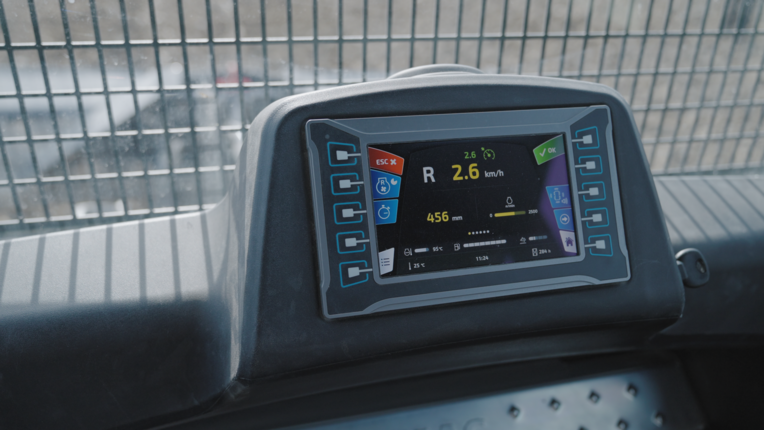 Todos los datos de la m&aacute;quina directamente a la vista en la pantalla.