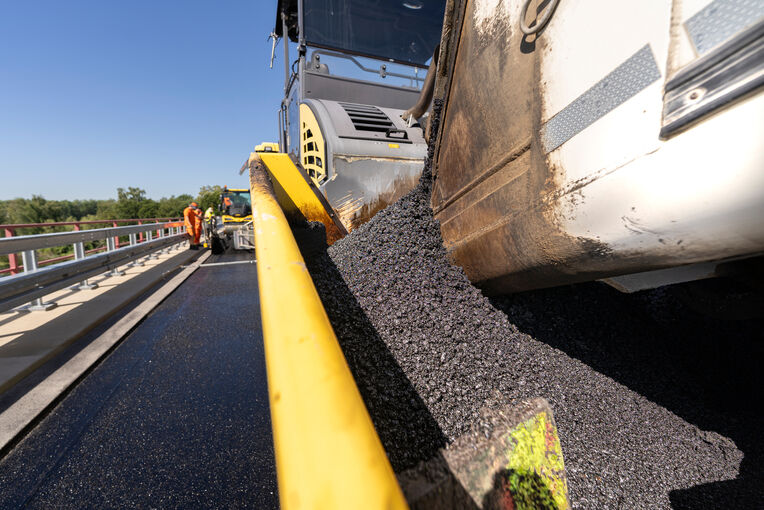 Une tr&eacute;mie plus large.