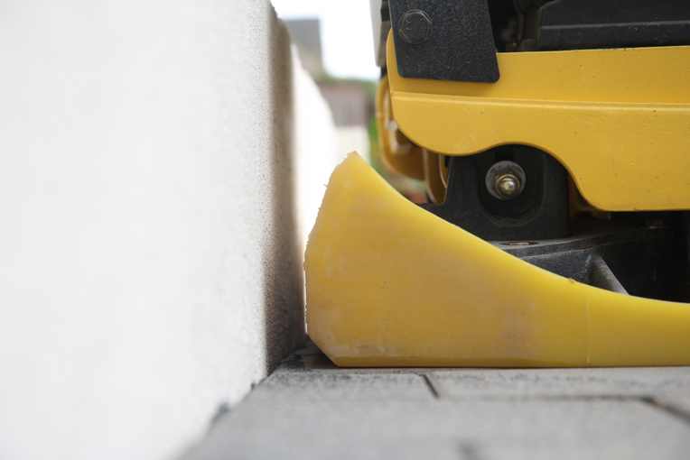 STONEGUARD: Ekonomiczna płyta wibracyjna do prac brukarskich.