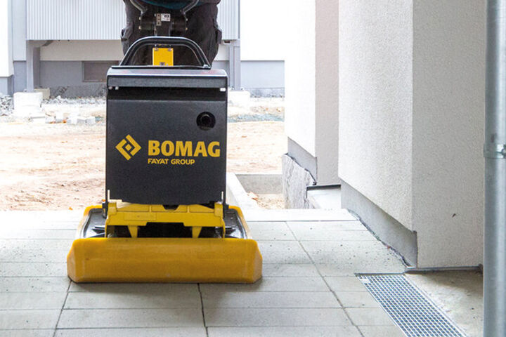 BPR 60/65 D STONEGUARD vibratory plate. Perfect for paving. | BOMAG