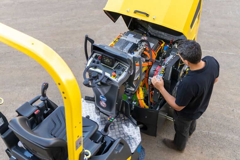 Le travail du rouleau tandem de BOMAG est particuli&egrave;rement efficace.
