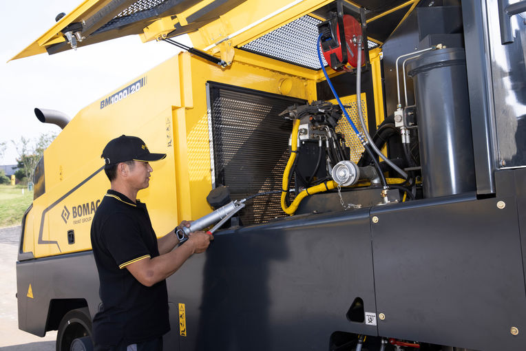 A cold planer that is easy to service.