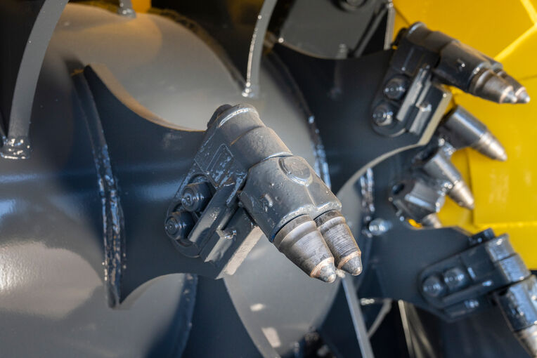 Die Anh&auml;ngefr&auml;se RS 300 nutz den Schaufel-Effekt.